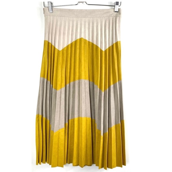 ZARA Zigzag Color Block Pleated Faux Suede Midi Skirt in Mastered Yellow / Beige - Picture 4 of 8